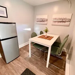 Newly Renovated Studio, Separate Entrance , Montreal Canada
